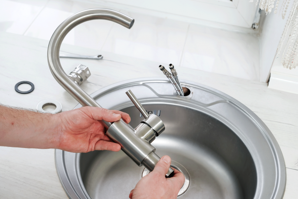 Pull-down kitchen tap